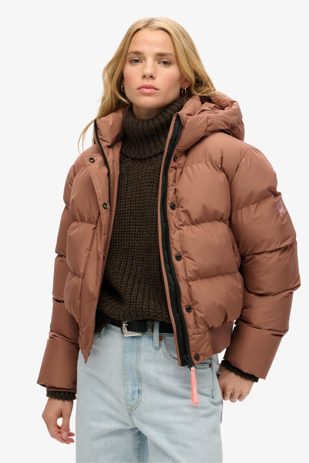 Спортивная стеганая куртка бомбер с капюшоном Superdry, коричневый
Спортивная стеганая куртка бомбер с капюшоном Superdry, коричневый