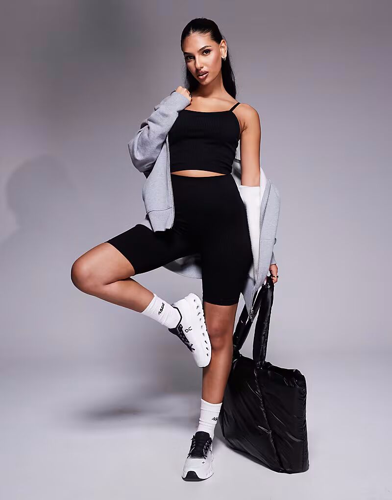 4505 Icon бесшовные ребристые легинсы-шорты 8 дюймов с быстрой сушкой в черном цвете
4505 Icon бесшовные ребристые легинсы-шорты 8 дюймов с быстрой сушкой в черном цвете