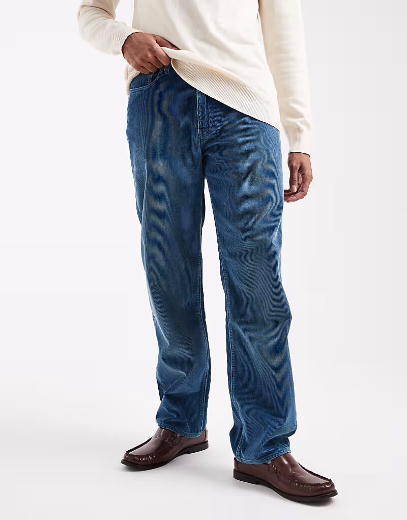 Свободные прямые брюки 568 с широким вельветом и пятью карманами цвета индиго Levi'S
Свободные прямые брюки 568 с широким вельветом и пятью карманами цвета индиго Levi'S