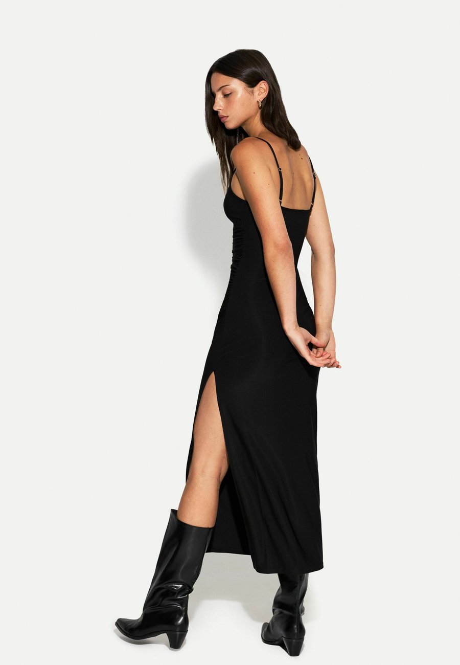 Платье Bershka STRAPPY-MIDI, Black
Платье Bershka STRAPPY-MIDI, Black