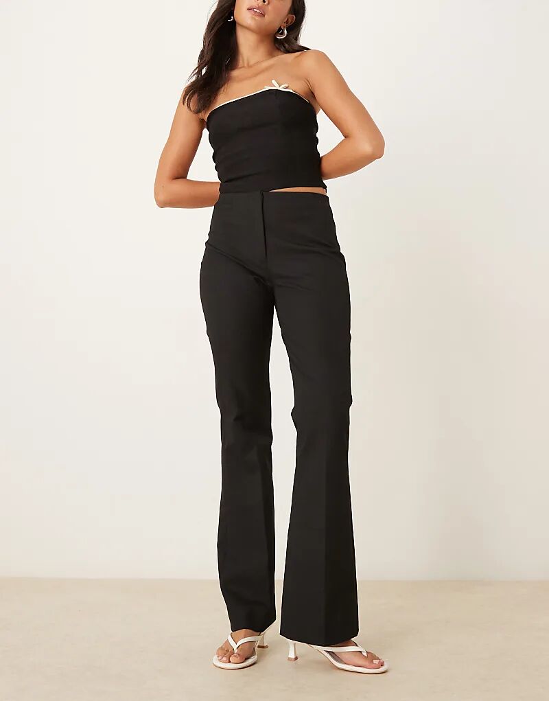 Узкие брюки-клеш с высокой посадкой от Abercrombie & Fitch Curve Love черного цвета
Узкие брюки-клеш с высокой посадкой от Abercrombie & Fitch Curve Love черного цвета