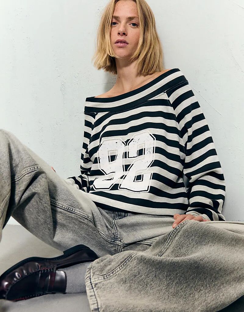 Свитер Bershka с вырезом-лодочкой светло-серого цвета
Свитер Bershka с вырезом-лодочкой светло-серого цвета