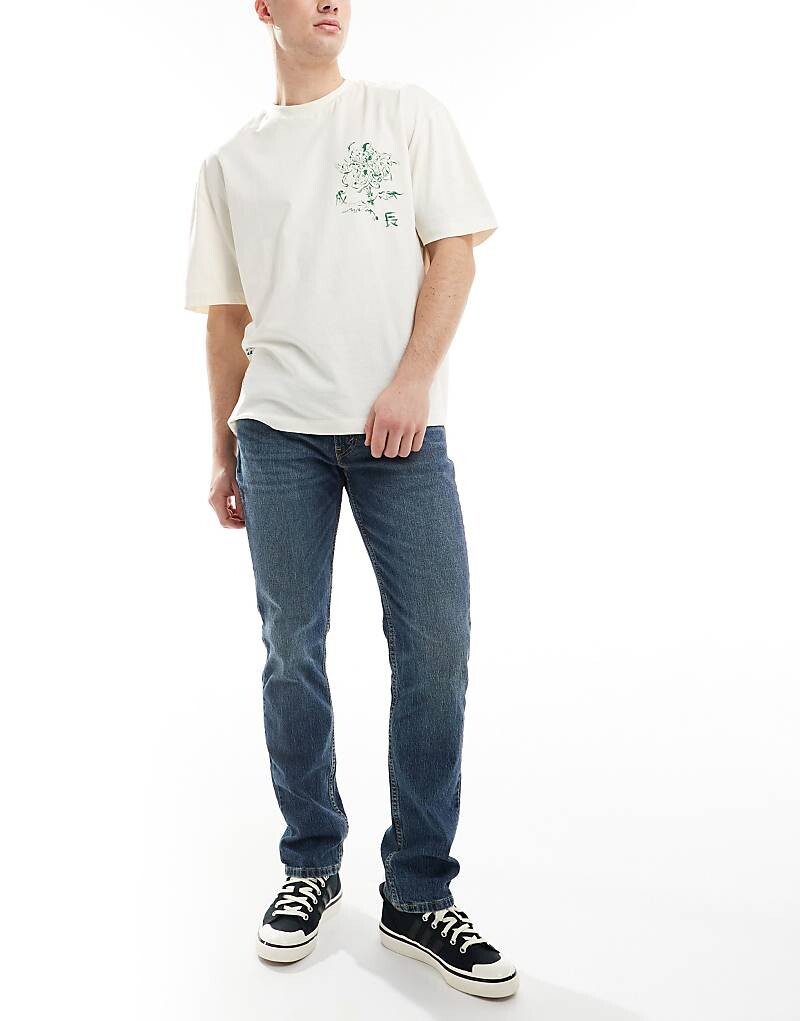 Стильные джинсы из денима узкого кроя Levi's 511 темно-синего цвета
Стильные джинсы из денима узкого кроя Levi's 511 темно-синего цвета