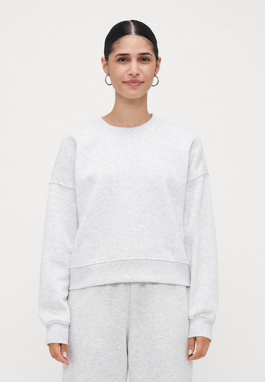 Толстовка ONLY Petite ONLBEST CREW NECK , Light Grey Melange/Mottled Light Grey
Толстовка ONLY Petite ONLBEST CREW NECK , Light Grey Melange/Mottled Light Grey