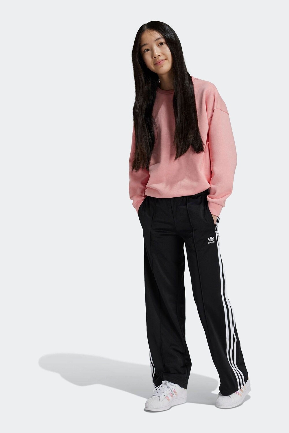 Широкие джоггеры Adidas, черный
Широкие джоггеры Adidas, черный