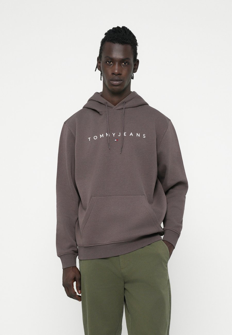 Толстовка Tommy Jeans LINEAR LOGO HOODIE, Black Walnut/Brown, Черный, Толстовка Tommy Jeans LINEAR LOGO HOODIE, Black Walnut/Brown
Толстовка Tommy Jeans LINEAR LOGO HOODIE, Black Walnut/Brown, Черный, Толстовка Tommy Jeans LINEAR LOGO HOODIE, Black Walnut/Brown