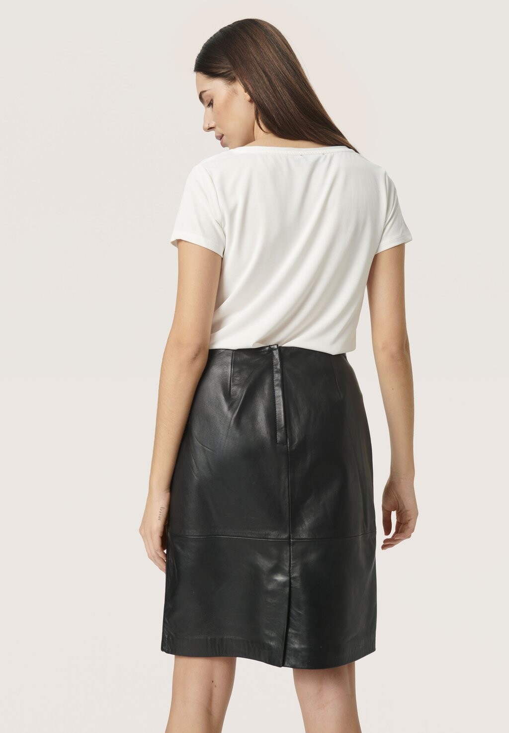 Базовая футболка Columbine Soaked in Luxury, ломано-белая
Базовая футболка Columbine Soaked in Luxury, ломано-белая