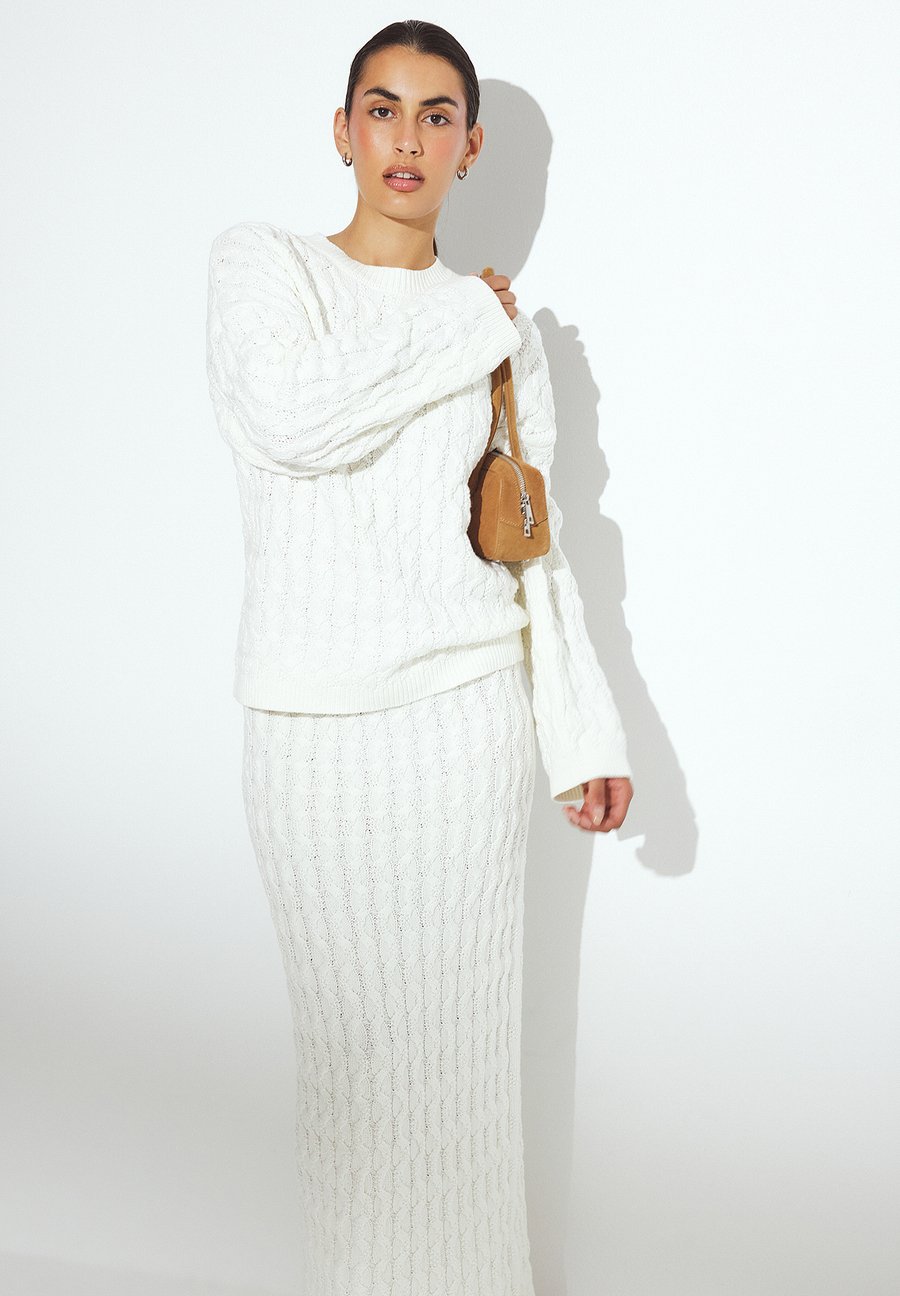Джемпер NA-KD CABLE SWEATER, Offwhite/White
Джемпер NA-KD CABLE SWEATER, Offwhite/White