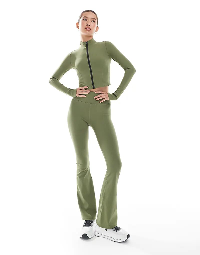 Леггинсы-буткат WeWoreWhat Active с низкой посадкой, оливкового цвета
Леггинсы-буткат WeWoreWhat Active с низкой посадкой, оливкового цвета