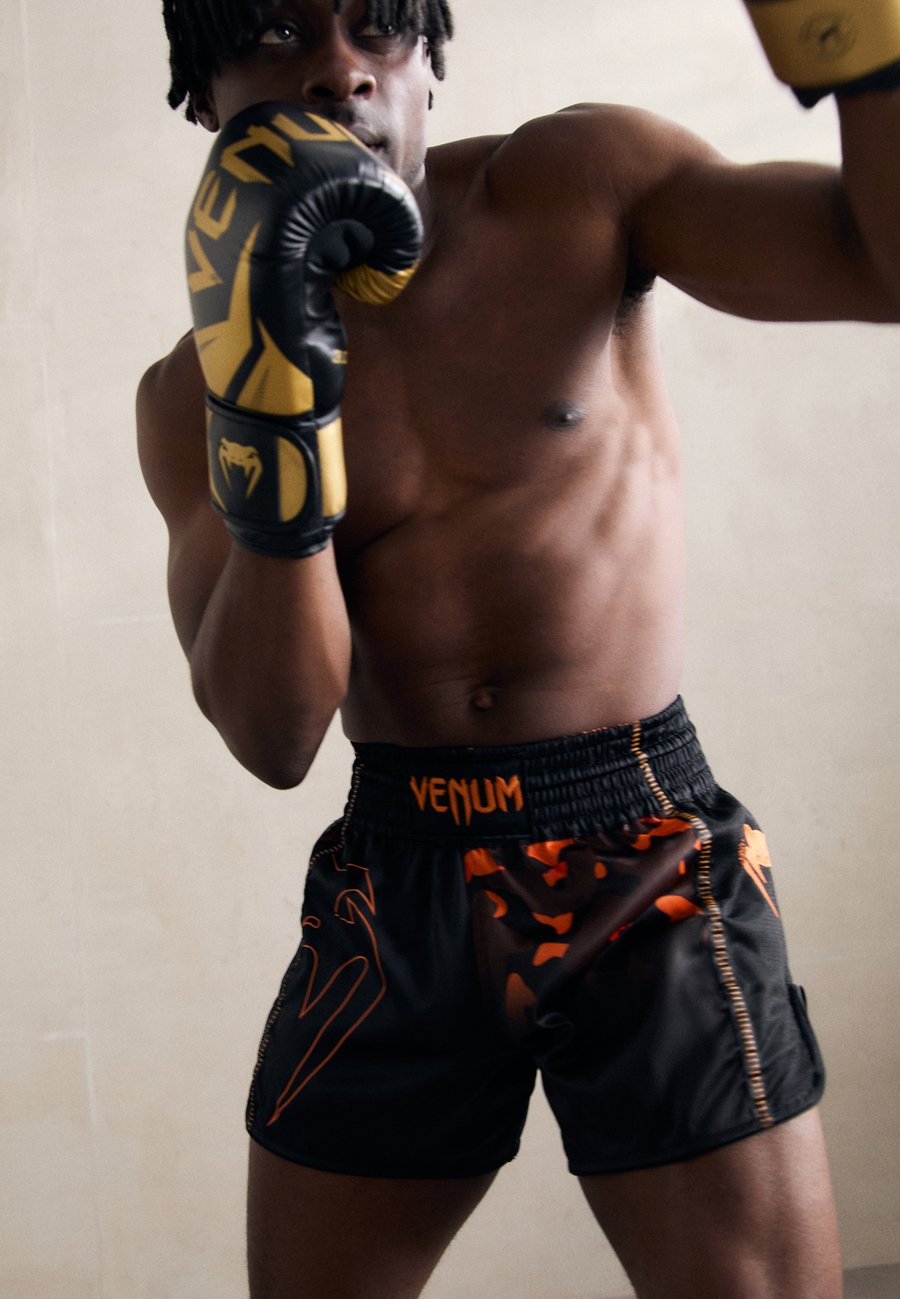Спортивные шорты Venum GIANT MUAY THAI SHORTS, Black/Orange /Black
Спортивные шорты Venum GIANT MUAY THAI SHORTS, Black/Orange /Black