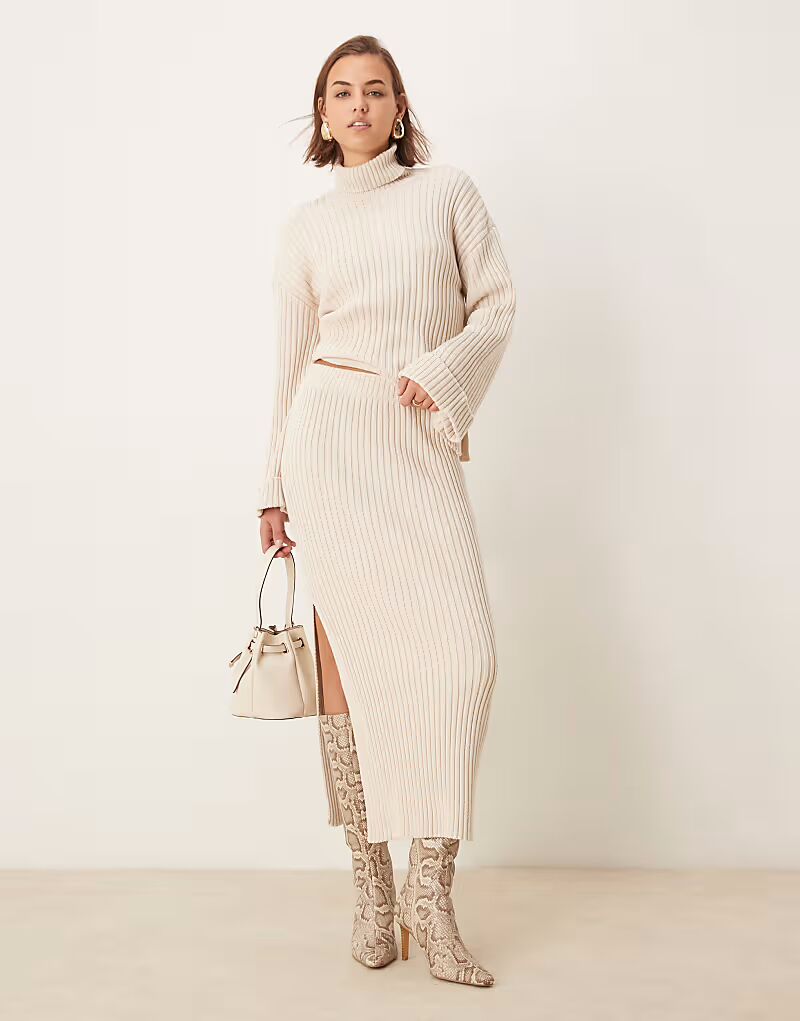 Юбка макси YAS трикотажная с разрезом кремового цвета
Юбка макси YAS трикотажная с разрезом кремового цвета