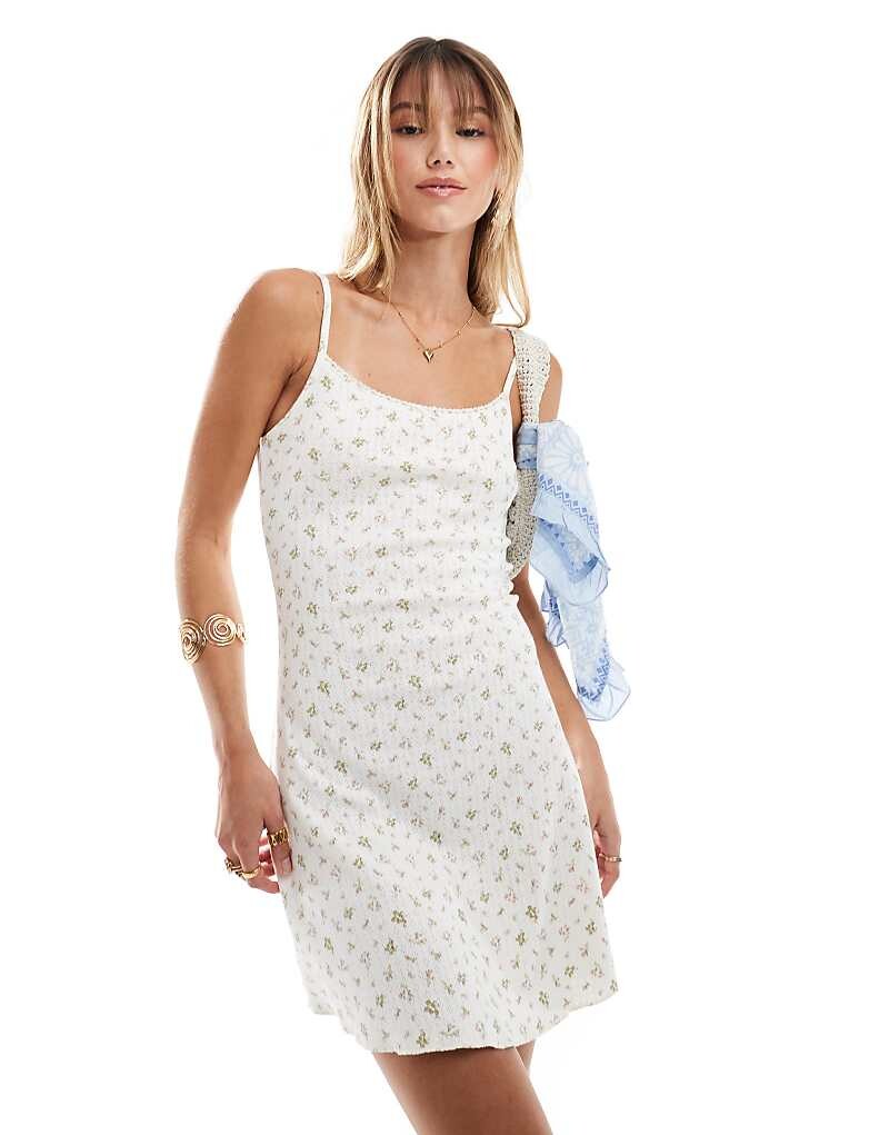 Miss Selfridge – Мини-платье на бретелях из трикотажа пуантелле с мелким цветочным узором
Miss Selfridge – Мини-платье на бретелях из трикотажа пуантелле с мелким цветочным узором