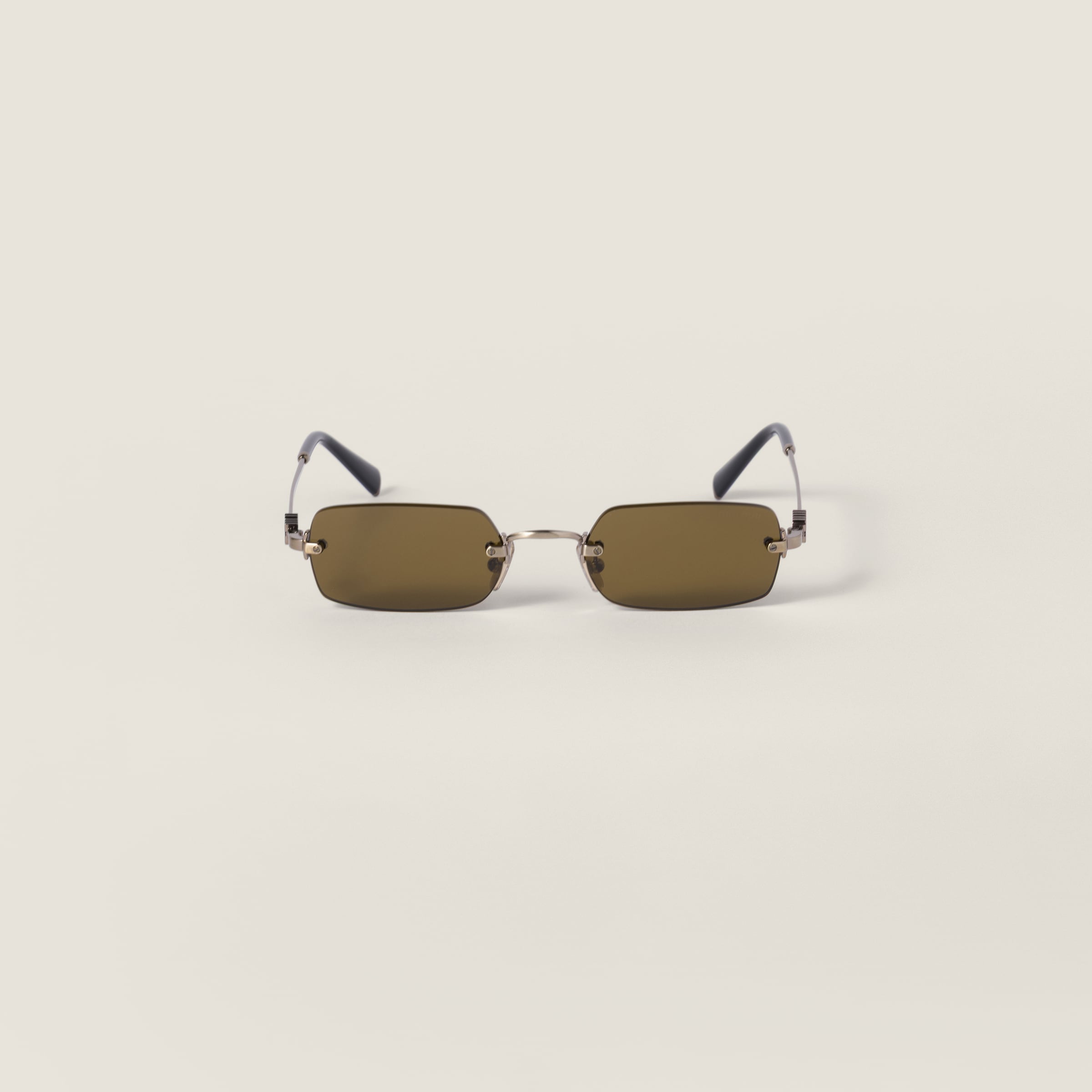 Солнцезащитные очки из коллекции miu miu eyewear MIU MIU, линзы цвета лодовое зеленый
Солнцезащитные очки из коллекции miu miu eyewear MIU MIU, линзы цвета лодовое зеленый