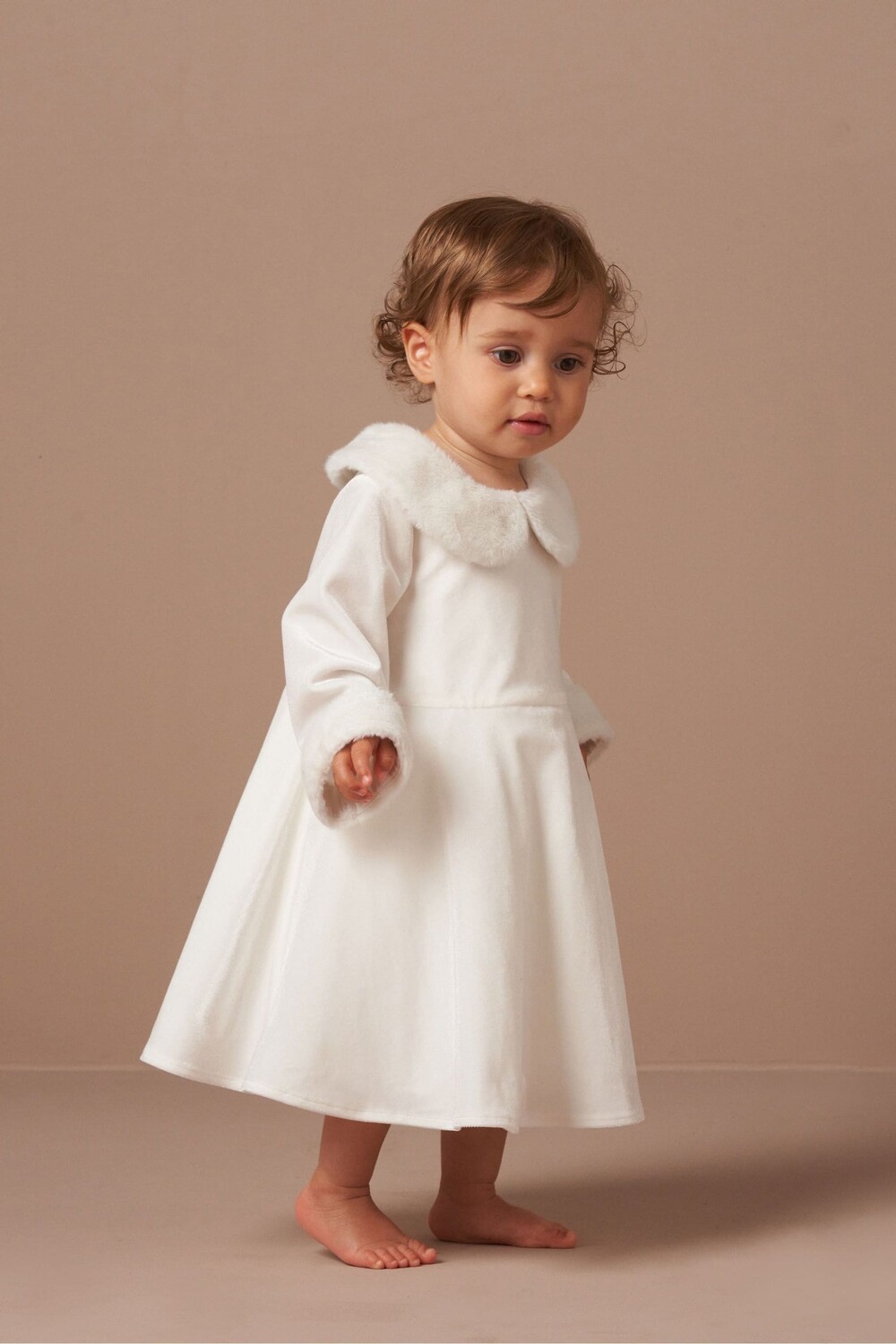 Платье с меховым воротником Габриэль Angel & Rocket, белый
Платье с меховым воротником Габриэль Angel & Rocket, белый