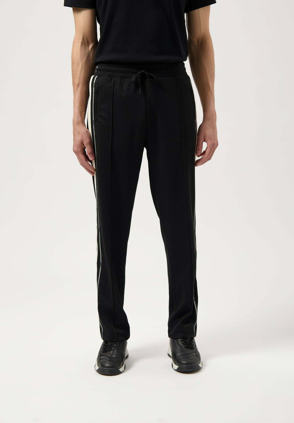 Спортивные штаны TAPE STRAIGHT BALR., черный
Спортивные штаны TAPE STRAIGHT BALR., черный