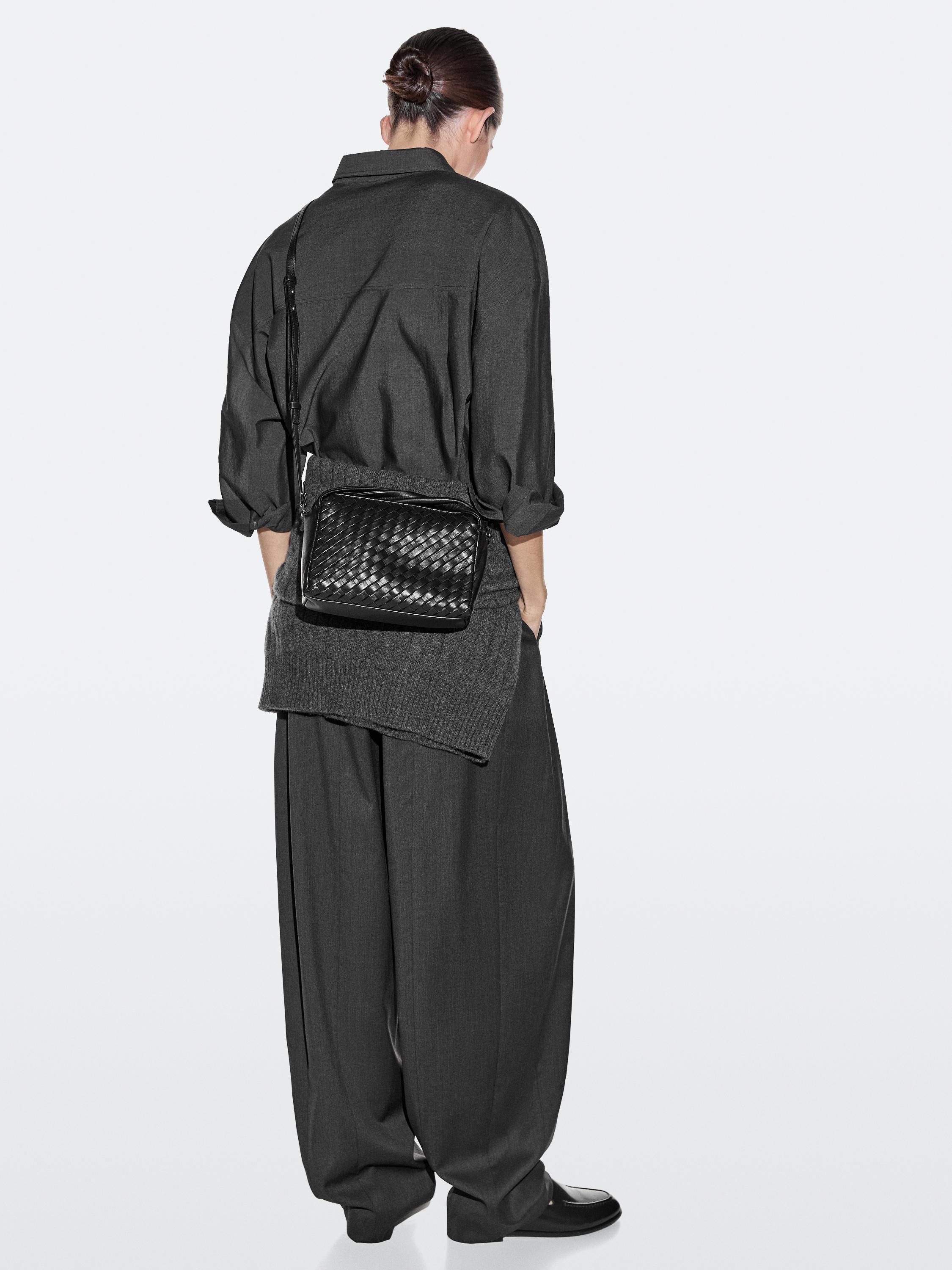 Плетеная мини-сумка из кожи наппа Massimo Dutti, black
Плетеная мини-сумка из кожи наппа Massimo Dutti, black