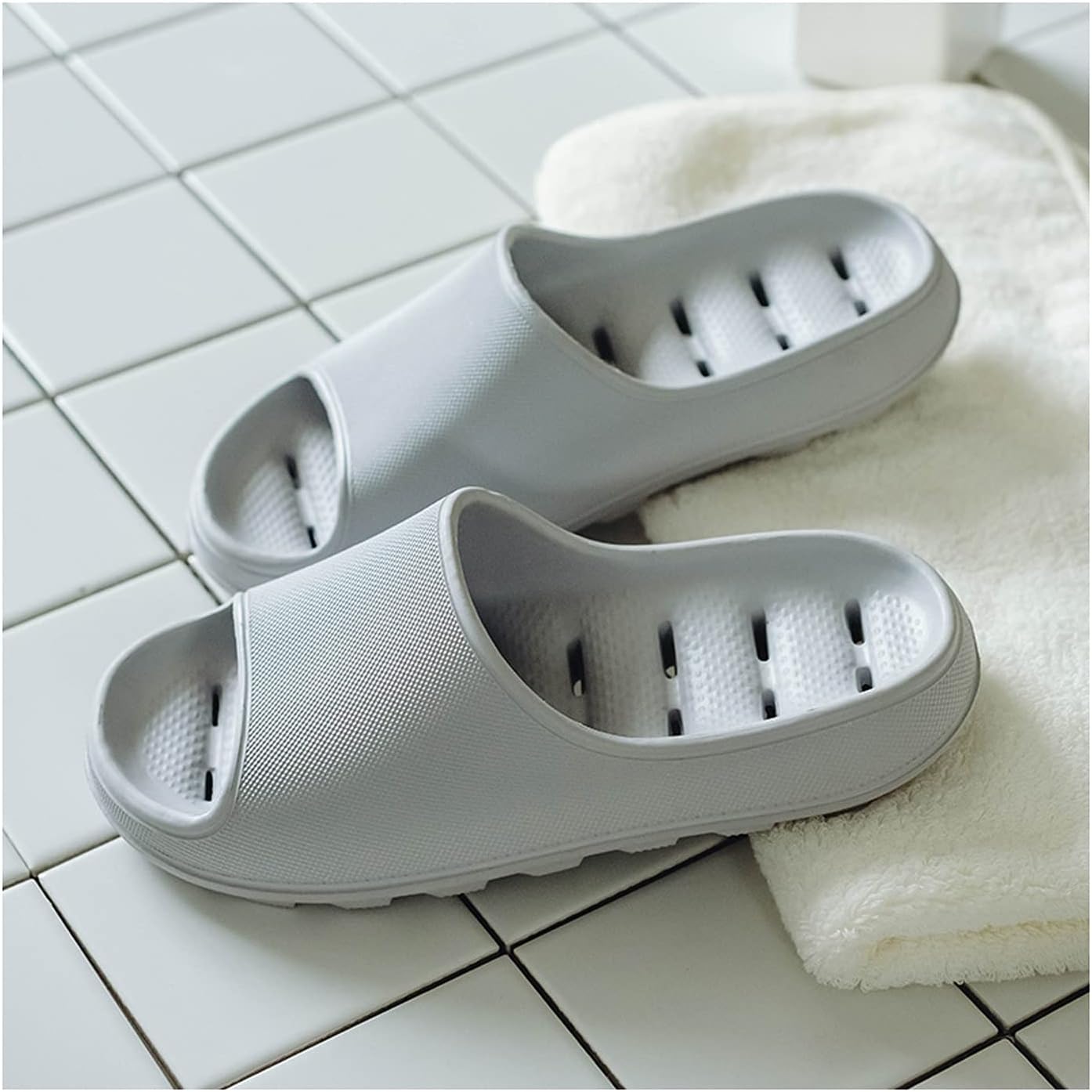 Мужские туалетные шлепанцы для душа, сандалии для ванной, подошва из EVA толщиной 4,5 см с дренажным отверстием, домашние тапочки, мягкие, удобные и тихие, нескользящие, шлепанцы для ванной и душа (Цвет: черный, Размер: Sunesa
Мужские туалетные шлепанцы для душа, сандалии для ванной, подошва из EVA толщиной 4,5 см с дренажным отверстием, домашние тапочки, мягкие, удобные и тихие, нескользящие, шлепанцы для ванной и душа (Цвет: черный, Размер: Sunesa