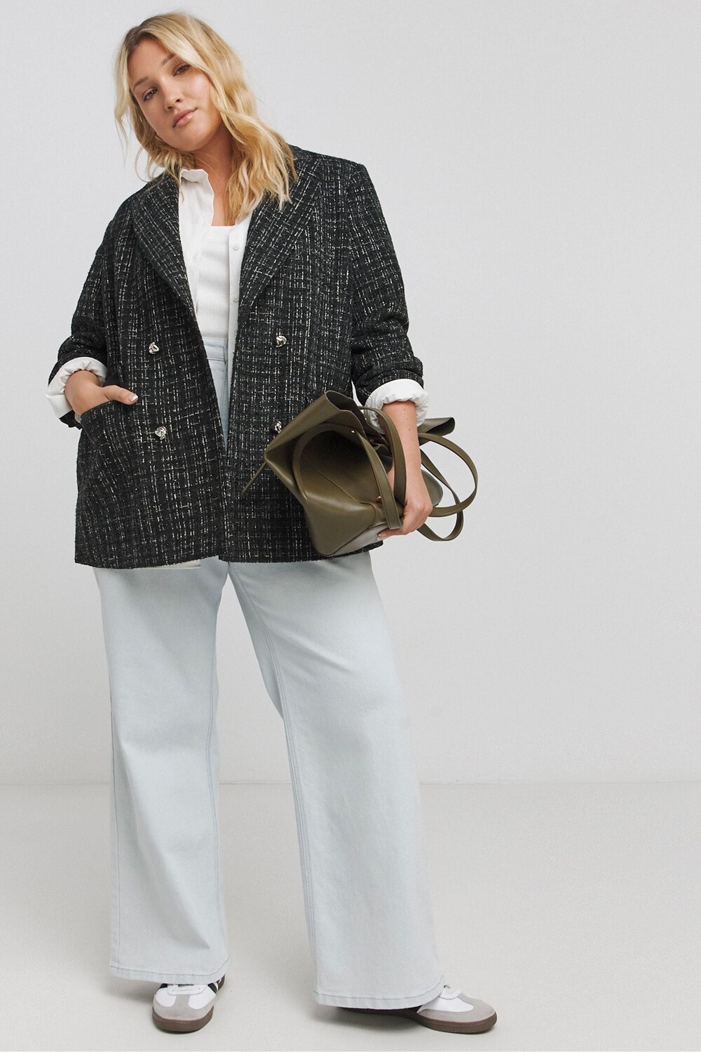 Однобортный блейзер из букле Simply Be, черный
Однобортный блейзер из букле Simply Be, черный