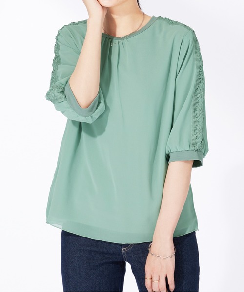 Многослойная футболка из шифона с цветочным кружевом BELLUNA PLUS
Многослойная футболка из шифона с цветочным кружевом BELLUNA PLUS