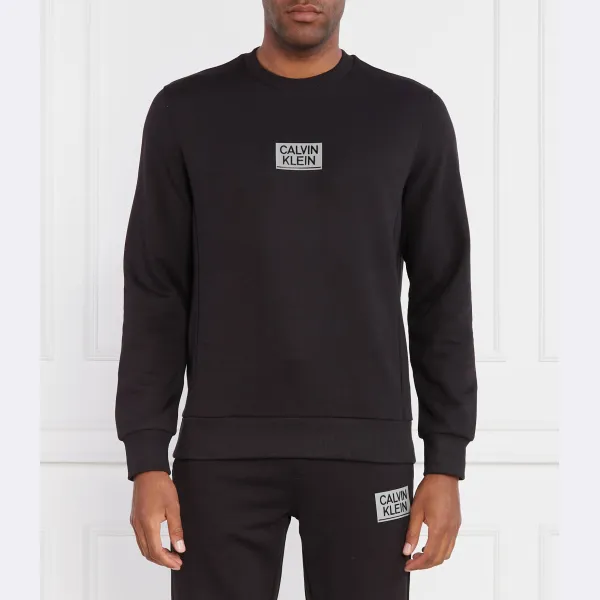 Толстовка стандартного кроя с блестящим трафаретным логотипом Calvin Klein, черный
Толстовка стандартного кроя с блестящим трафаретным логотипом Calvin Klein, черный