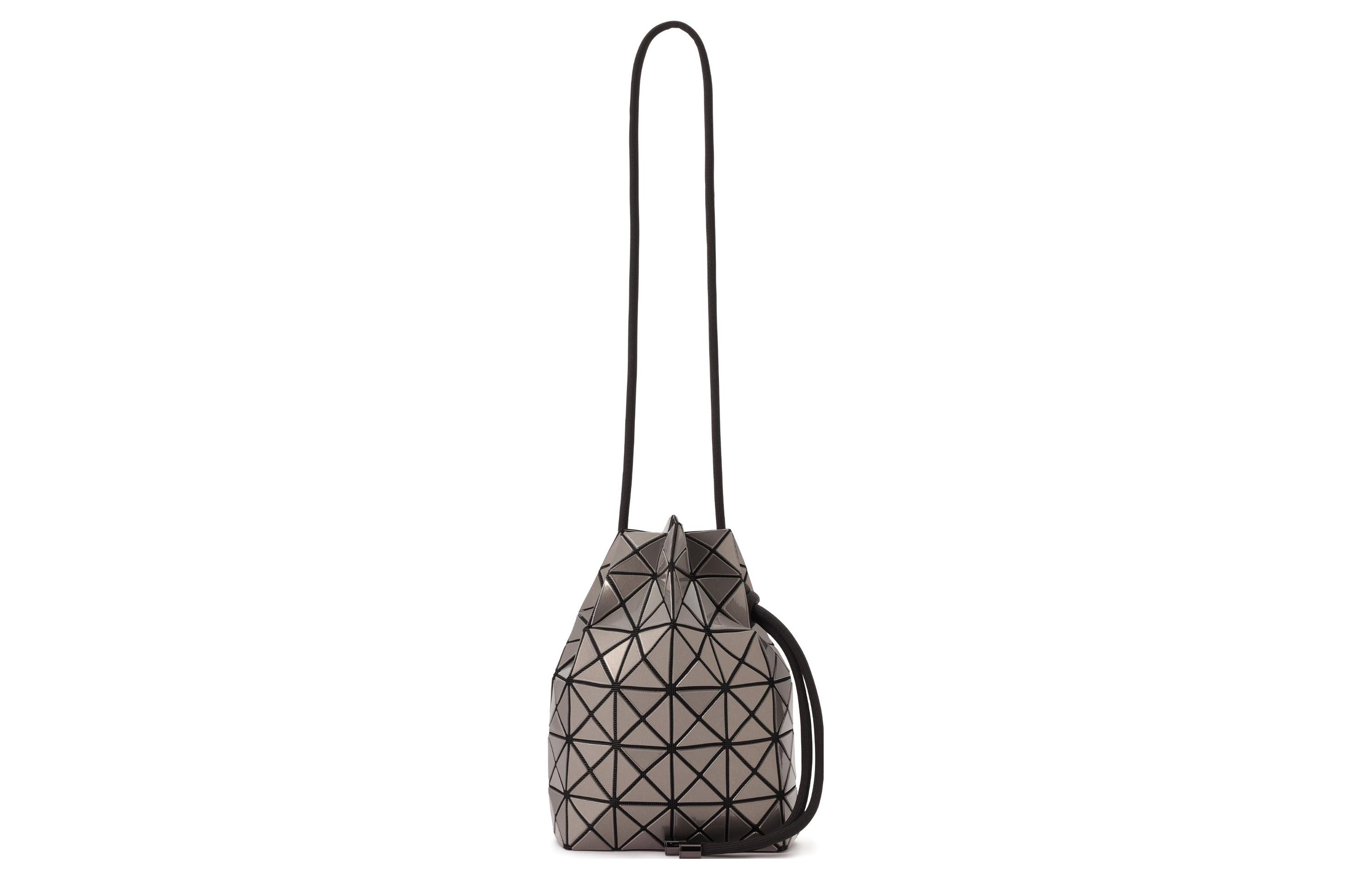 Сумка через плечо ISSEY MIYAKE с затягивающимся шнуром и глянцевым эффектом, бронзовая
Сумка через плечо ISSEY MIYAKE с затягивающимся шнуром и глянцевым эффектом, бронзовая