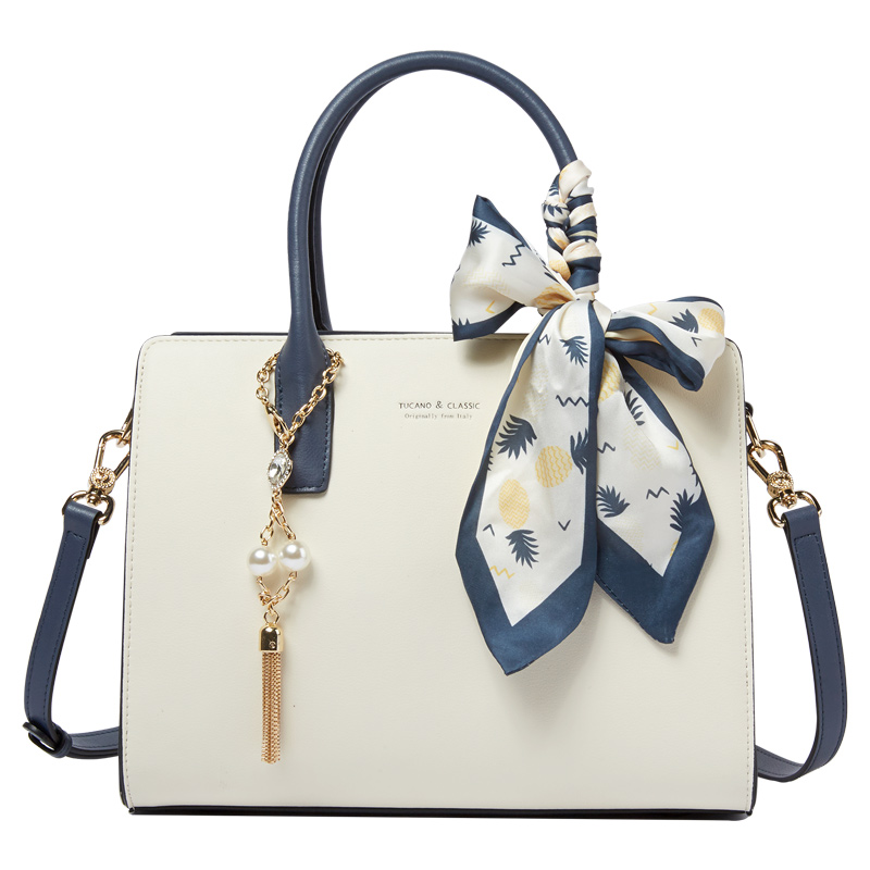 Сумка через плечо из коровьей кожи среднего размера TUCANO, цвет экрю/тёмно-синий, модель W3
Сумка через плечо из коровьей кожи среднего размера TUCANO, цвет экрю/тёмно-синий, модель W3