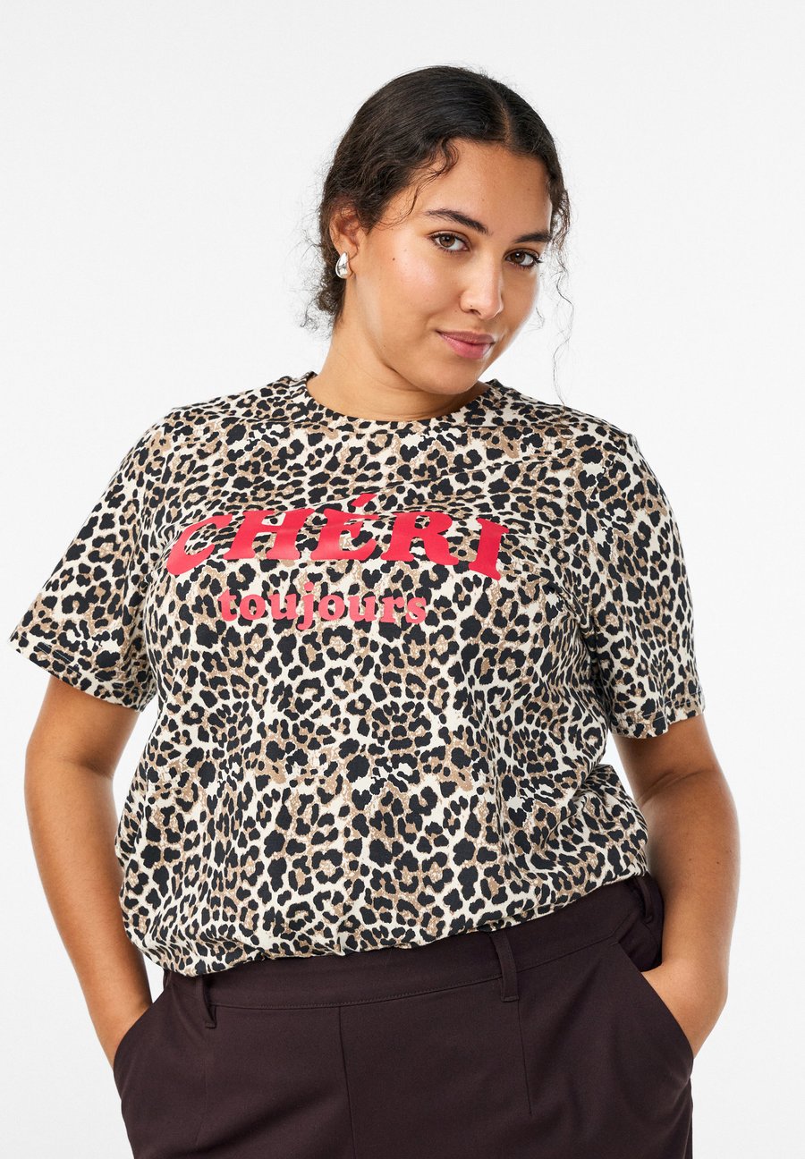 Футболка Zizzi MIT LEOPARDENMUSTER UND TEXT, Brown Leo Aop/Brown, Коричневый, Футболка Zizzi MIT LEOPARDENMUSTER UND TEXT, Brown Leo Aop/Brown
Футболка Zizzi MIT LEOPARDENMUSTER UND TEXT, Brown Leo Aop/Brown, Коричневый, Футболка Zizzi MIT LEOPARDENMUSTER UND TEXT, Brown Leo Aop/Brown