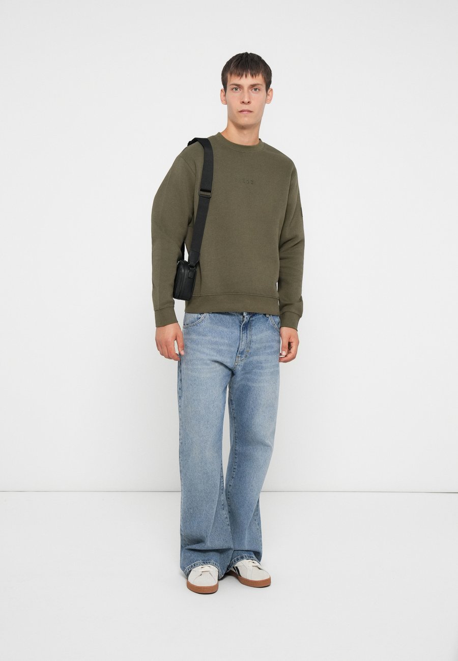 Толстовка Jack & Jones JCOPOINT BADGE CREW NECK 2 PACK, Black/Grape Leaf/Black
Толстовка Jack & Jones JCOPOINT BADGE CREW NECK 2 PACK, Black/Grape Leaf/Black