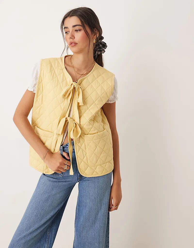 Стеганый жилет мисс Селфридж цвета пахты
Стеганый жилет мисс Селфридж цвета пахты