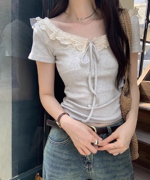 Футболка с короткими рукавами и кружевным воротником FUNdaysion, серый
Футболка с короткими рукавами и кружевным воротником FUNdaysion, серый