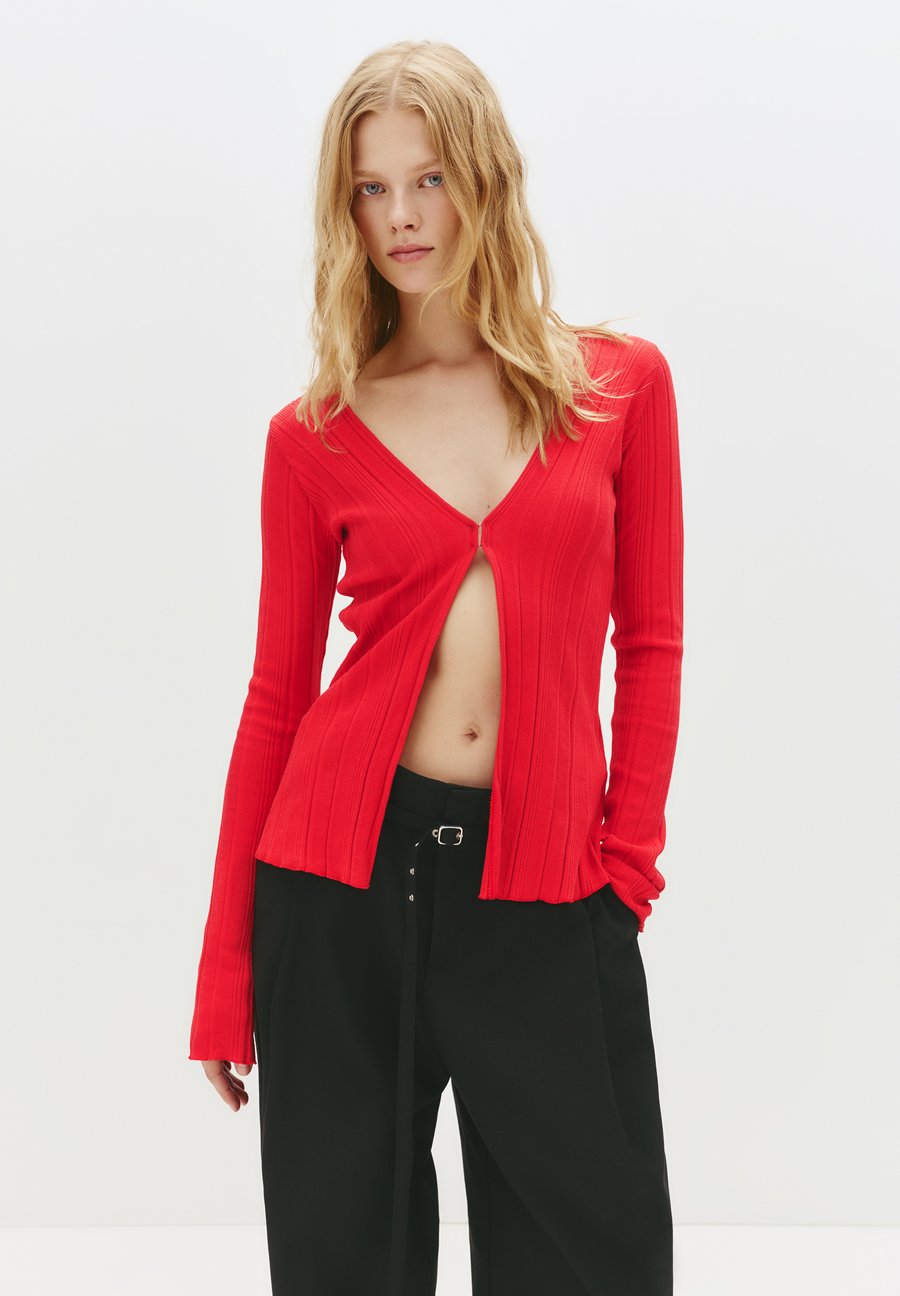 Кардиган PULL&BEAR HOOK-AND-EYE, Red
Кардиган PULL&BEAR HOOK-AND-EYE, Red