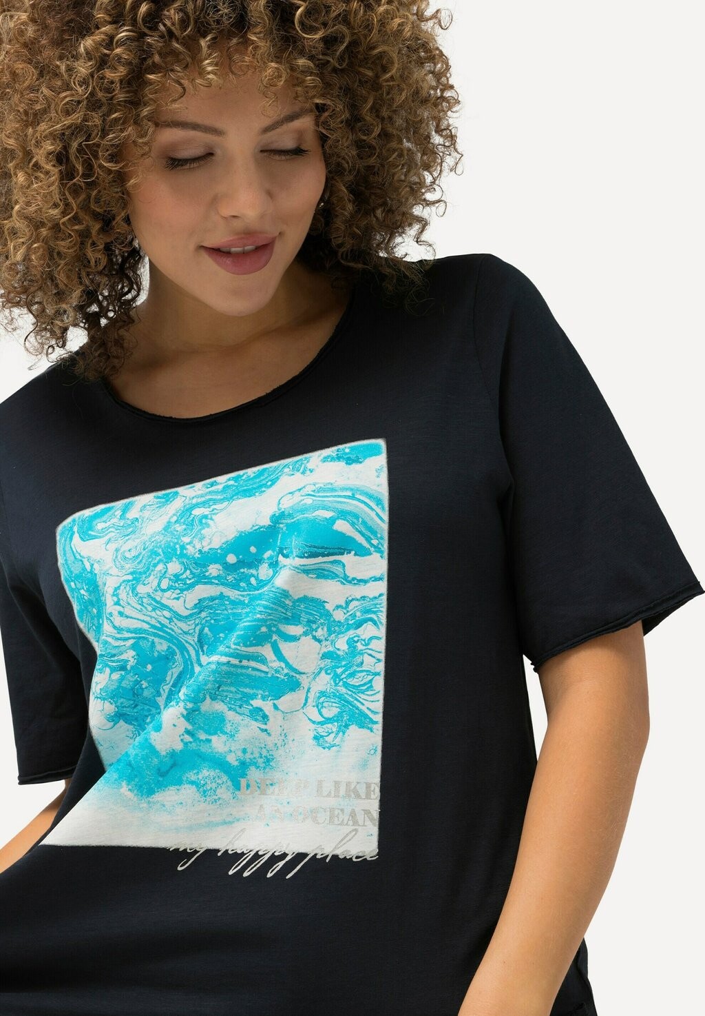 Футболка с принтом MARBLED OCEAN SHORT SLEEVE GRAPHIC Ulla Popken, темно-синий
Футболка с принтом MARBLED OCEAN SHORT SLEEVE GRAPHIC Ulla Popken, темно-синий