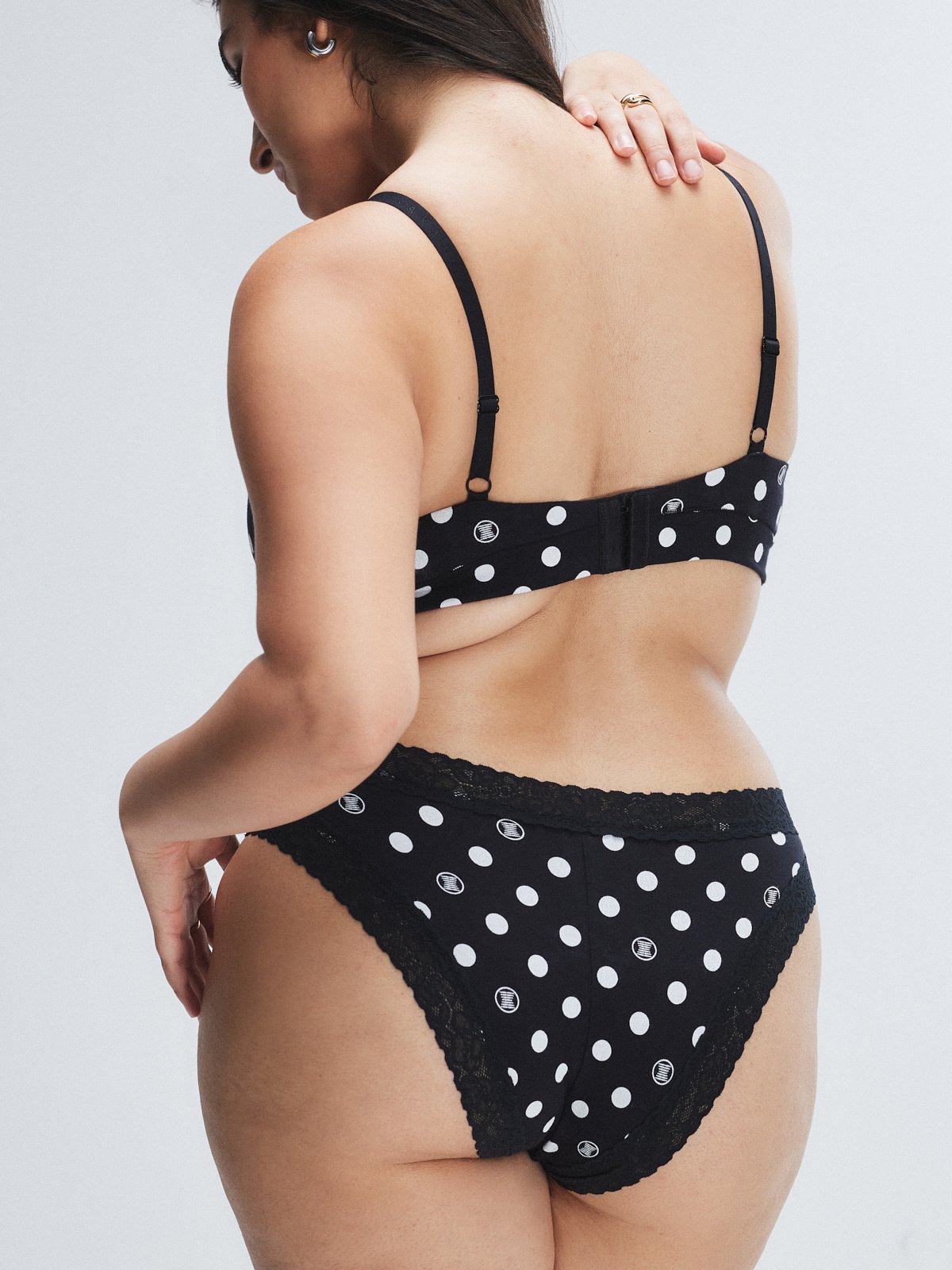Трусики Savage X Fenty Cotton Essentials Lace-Trim, цвет Black Caviar/Angel White XO Polka Dot Print
Трусики Savage X Fenty Cotton Essentials Lace-Trim, цвет Black Caviar/Angel White XO Polka Dot Print