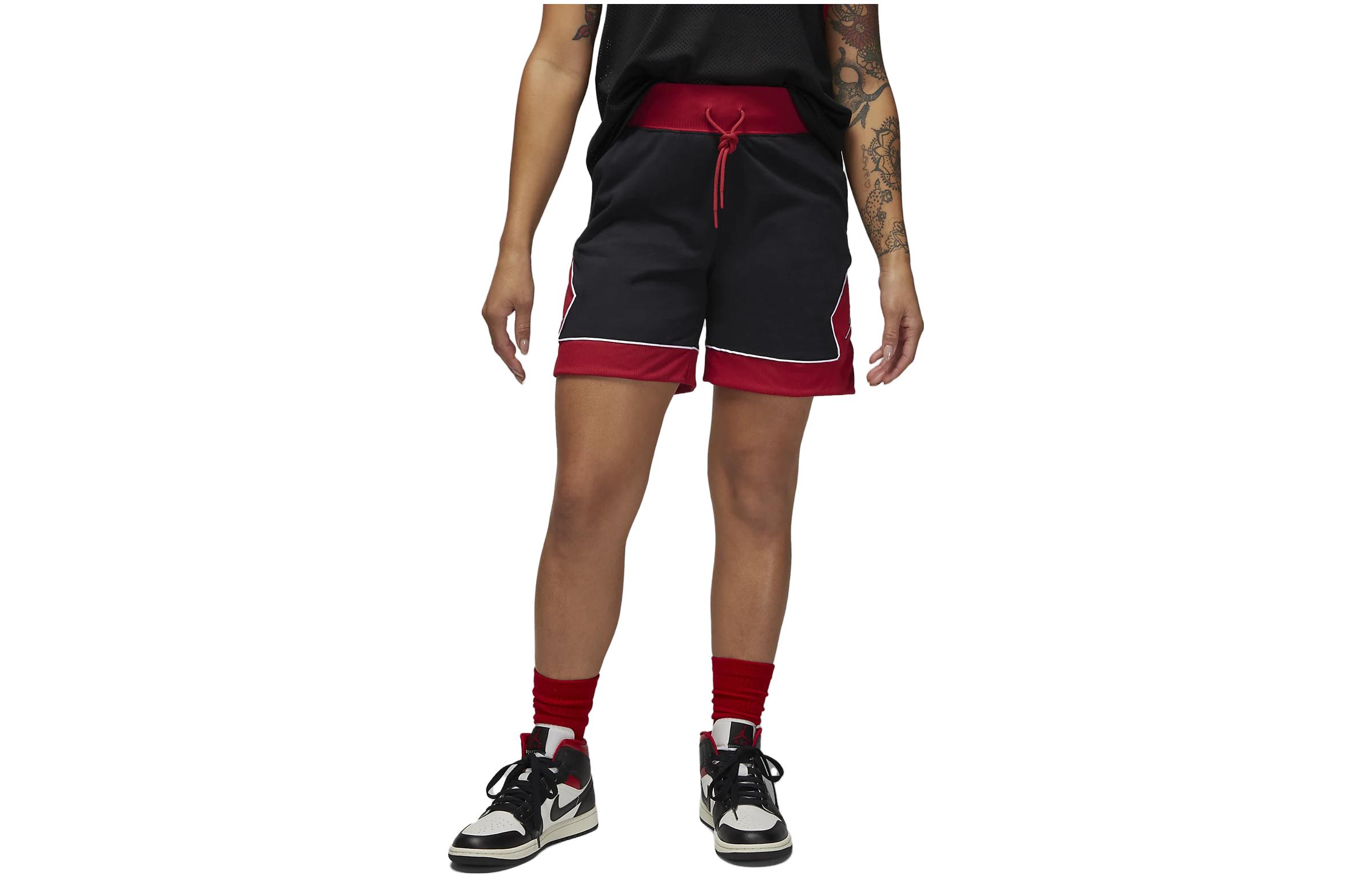 Повседневные шорты женские красные черные Jordan
Повседневные шорты женские красные черные Jordan