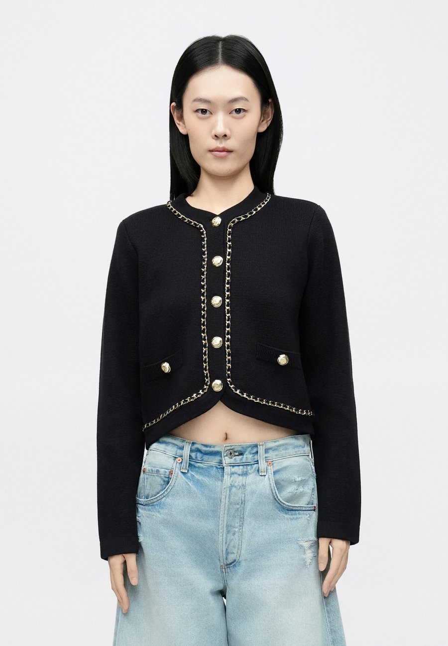 Кардиган Cinq à Sept STRUCTURED BENOITE CARDIGAN, Navy/Dark Blue
Кардиган Cinq à Sept STRUCTURED BENOITE CARDIGAN, Navy/Dark Blue