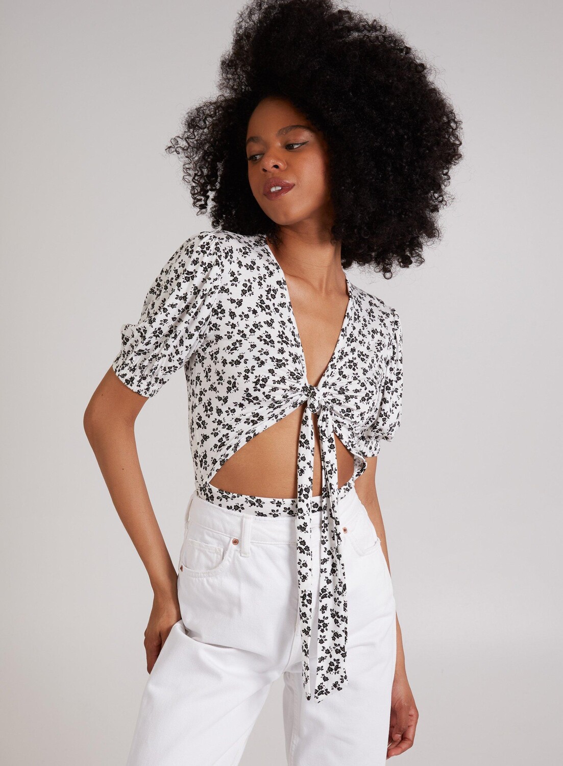 Боди с завязками и цветочным вырезом Pink Vanilla, черный
Боди с завязками и цветочным вырезом Pink Vanilla, черный