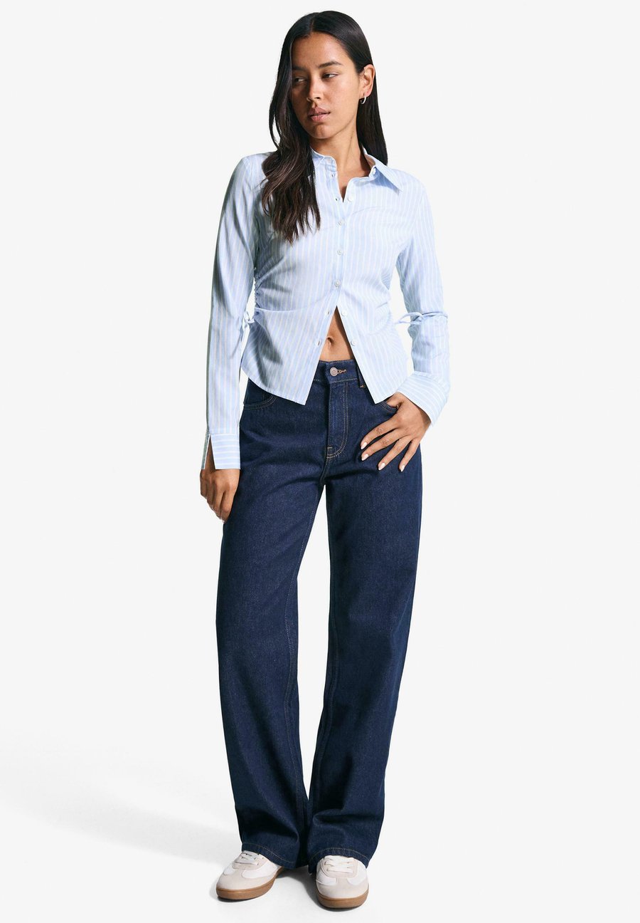 Блуза Bershka Button-down blouse, Dark Blue
Блуза Bershka Button-down blouse, Dark Blue