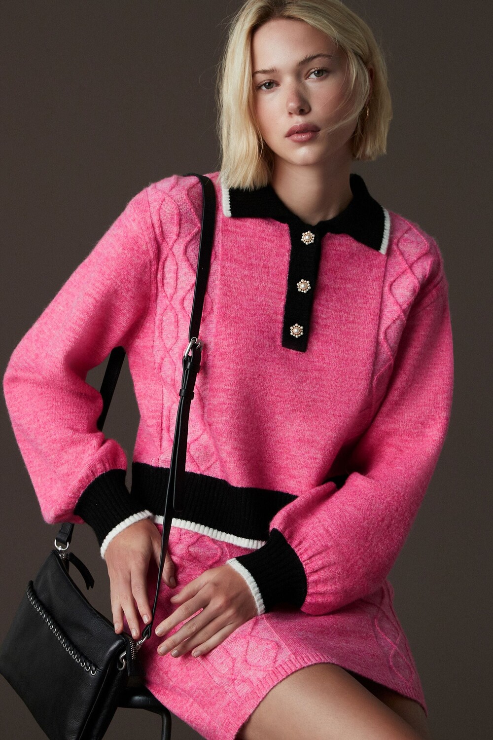 Контрастный воротник поло с пуговицами драгоценными камнями, вязаный джемпер Next, розовый
Контрастный воротник поло с пуговицами драгоценными камнями, вязаный джемпер Next, розовый