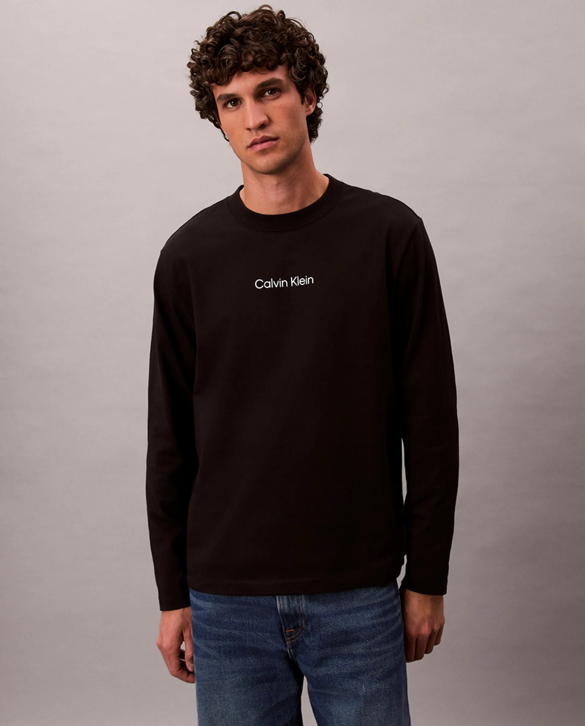Мужская футболка с длинным рукавом Calvin Klein, черный
Мужская футболка с длинным рукавом Calvin Klein, черный