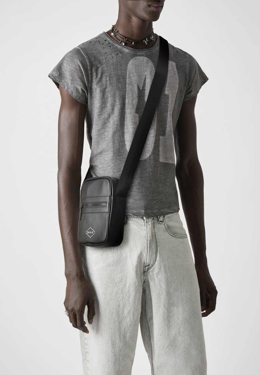 Сумка кросс-боди Replay BAG, Black
Сумка кросс-боди Replay BAG, Black