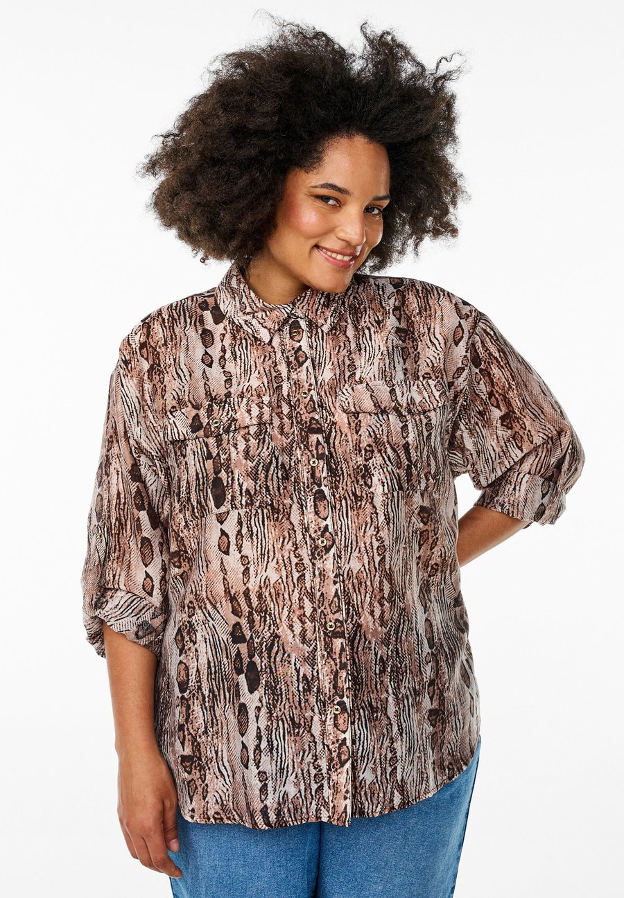 Блуза Zizzi LOCKER SITZENDES MIT TIERPRINT UND BRUSTTASCHEN, Snake Aop/Light Brown
Блуза Zizzi LOCKER SITZENDES MIT TIERPRINT UND BRUSTTASCHEN, Snake Aop/Light Brown