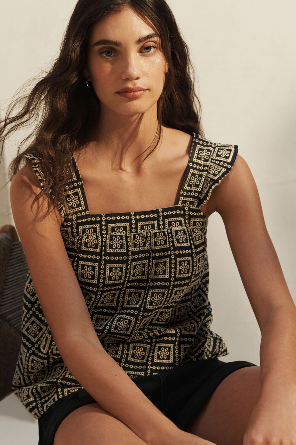 Вышиванка на бретелях с рюшами и вышивкой Next, черный
Вышиванка на бретелях с рюшами и вышивкой Next, черный