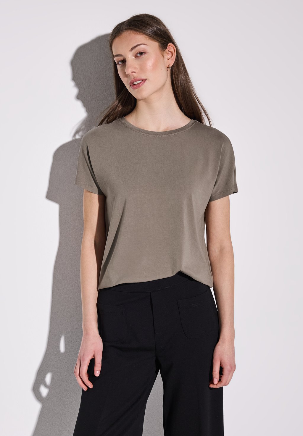 Базовая футболка IN UNIFARBE Street One, цвет Braun
Базовая футболка IN UNIFARBE Street One, цвет Braun