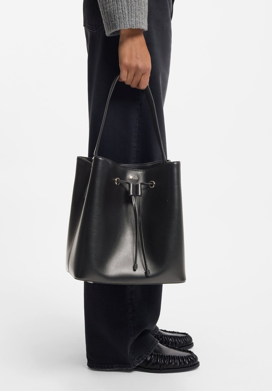 Сумка BOSS LENAH SM BUCKET, Black
Сумка BOSS LENAH SM BUCKET, Black