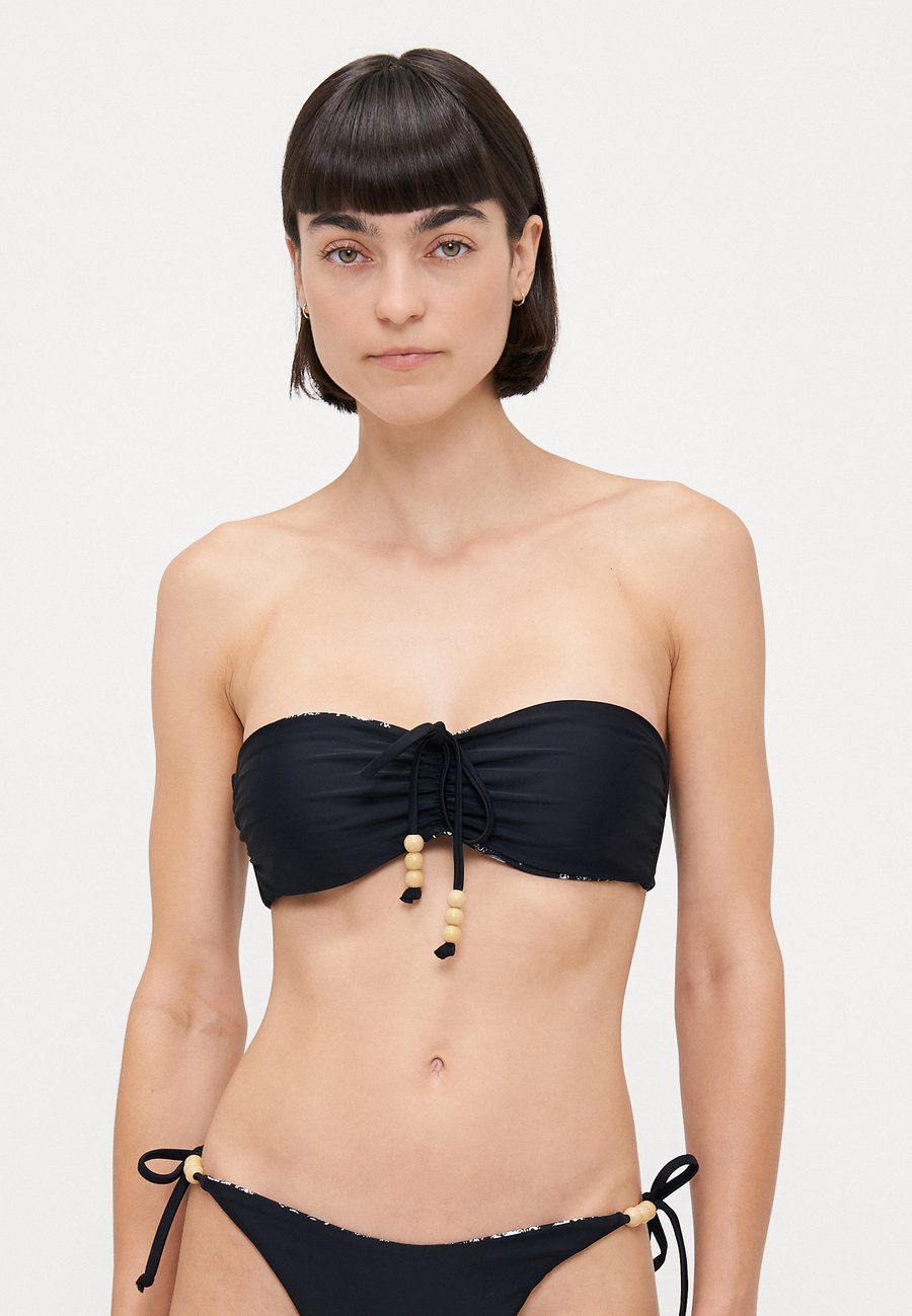 Топ бикини Hollister Co. TREND DROP REVERSIBLE BANDEAU, Black
Топ бикини Hollister Co. TREND DROP REVERSIBLE BANDEAU, Black