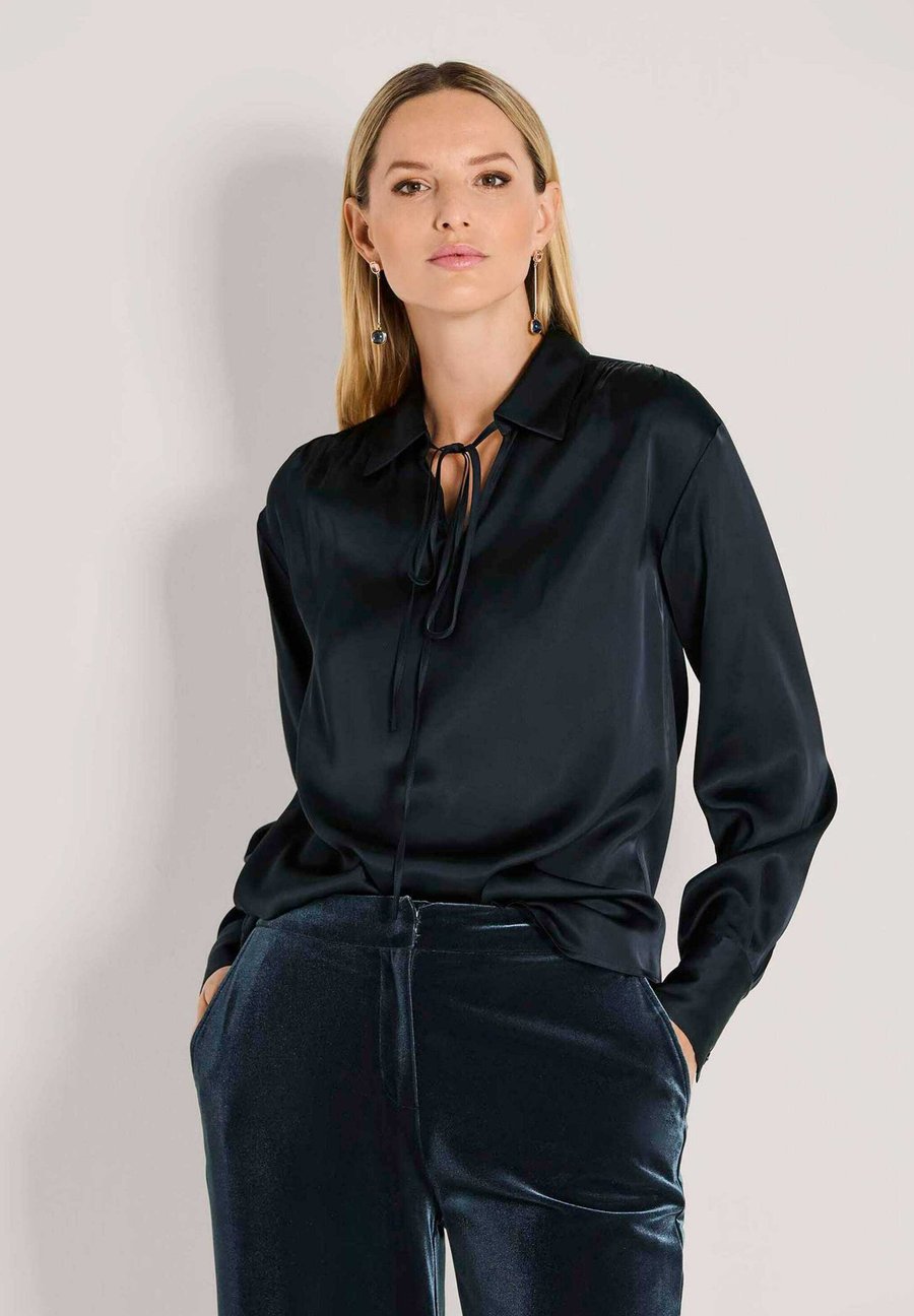 Блуза MADELEINE Blouse, Navy/Blue
Блуза MADELEINE Blouse, Navy/Blue