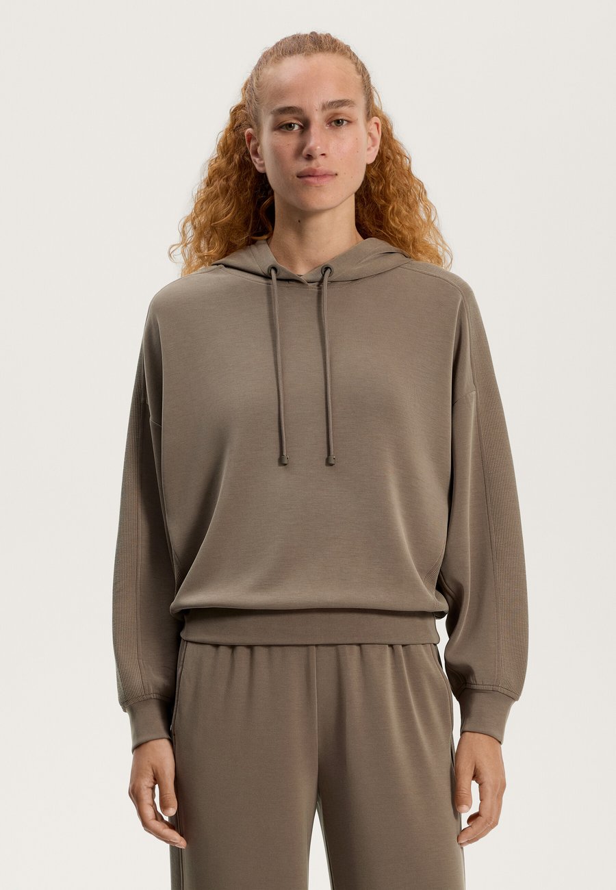 Худи OYSHO SOFT-TOUCH BOXY WITH RIB DETAIL, Brown
Худи OYSHO SOFT-TOUCH BOXY WITH RIB DETAIL, Brown
