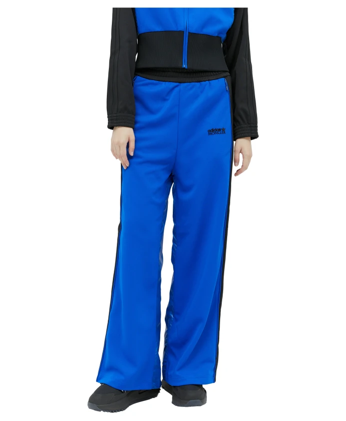 Спортивные брюки с боковыми карманами на кнопках и молниями и панельной конструкцией Moncler, синий
Спортивные брюки с боковыми карманами на кнопках и молниями и панельной конструкцией Moncler, синий