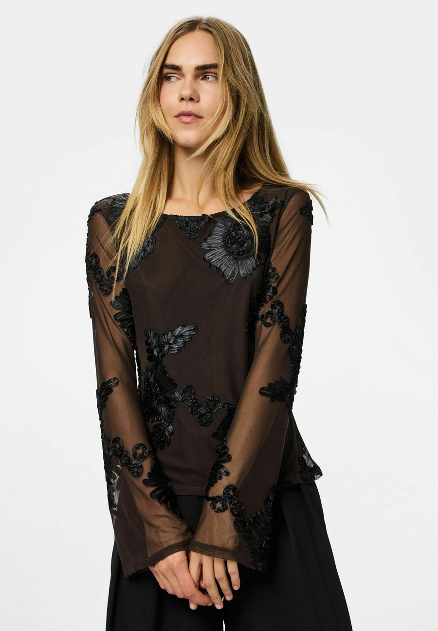 Блуза Pieces PCOFFIA U-BOOT-AUSSCHNITT, Delicioso/Brown
Блуза Pieces PCOFFIA U-BOOT-AUSSCHNITT, Delicioso/Brown