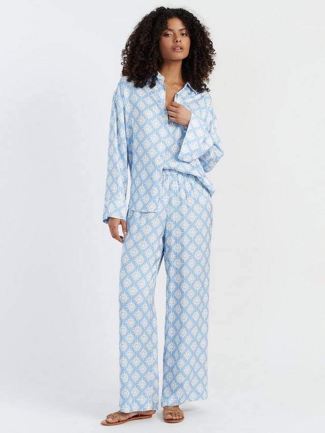 Брюки X Laura Whitmore Paradise Print с широкими штанинами Chinti & Parker, Sky Blue
Брюки X Laura Whitmore Paradise Print с широкими штанинами Chinti & Parker, Sky Blue